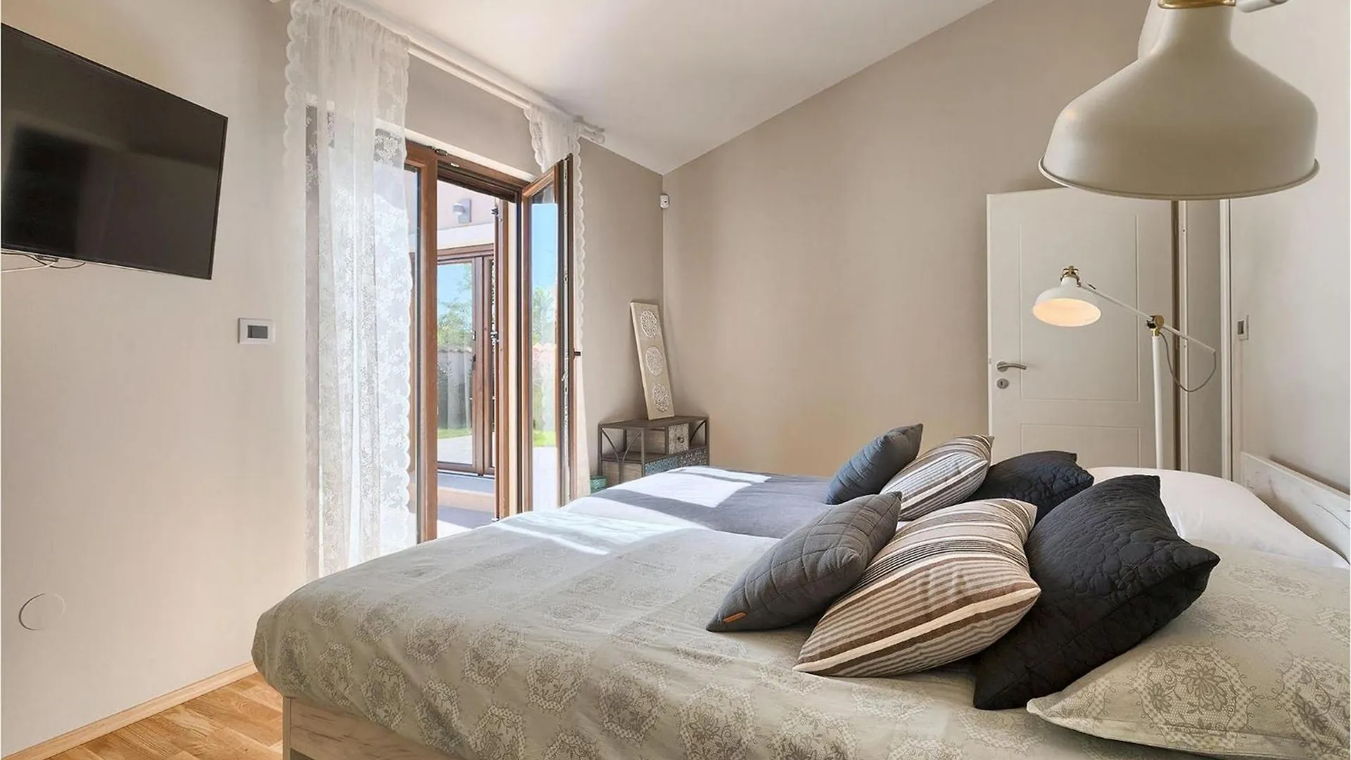 Villa Campi Pola 0*,